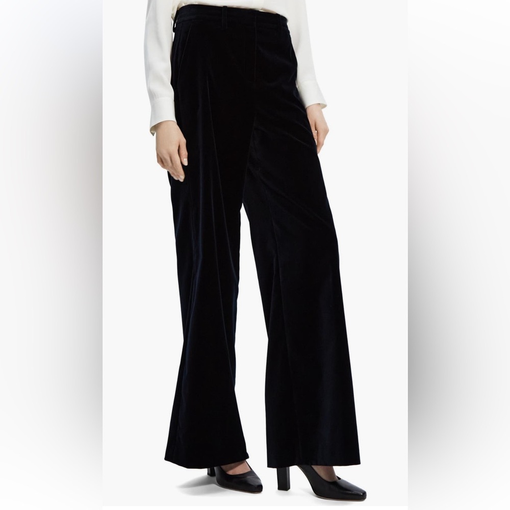 Theory Elegant Velvet Blazer and Pants Set, Size 6 - Picture 9 of 17